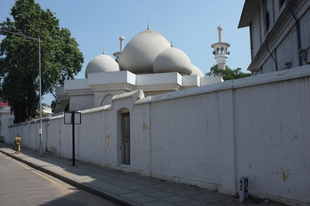 Thousand Lights Mosque 